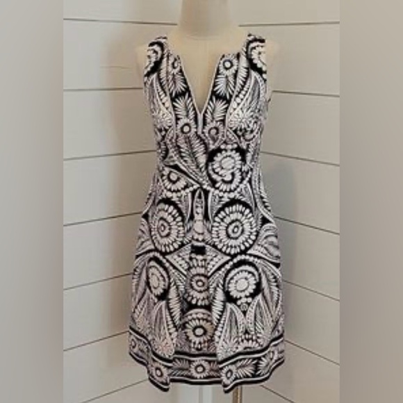 Banana Republic Black and White Patterned Midi Dress - Picture 2 of 6